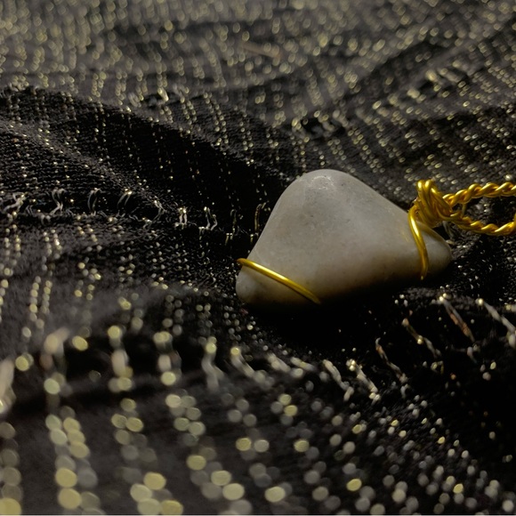 Wire wrapped Quartz pendent - Picture 2 of 3